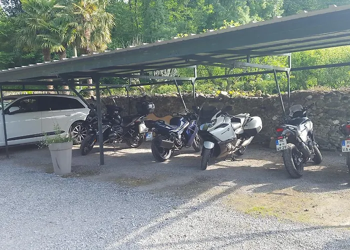 Les 3 Baudets Bed & Breakfast Issor